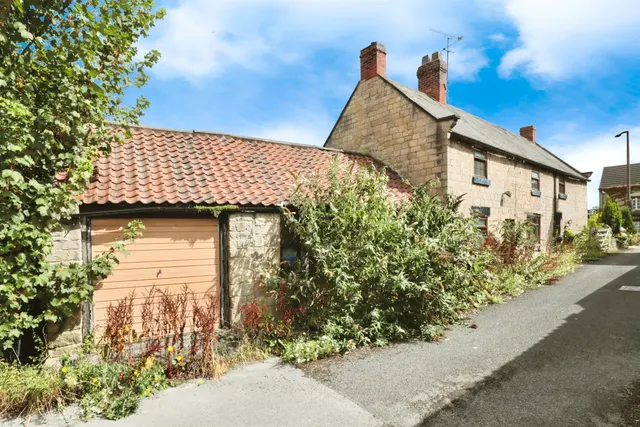 Laughton Road, Dinnington, Sheffield, photo 1