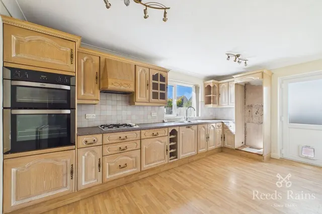 Bradford Road, East Ardsley, WF3, photo 2
