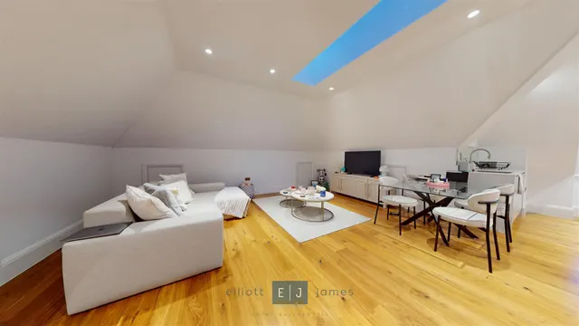 Connaught Avenue, Loughton, IG10, photo 2