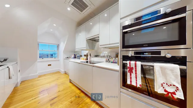 Connaught Avenue, Loughton, IG10, photo 3