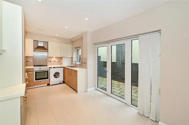 Lincoln Road, East Finchley, N2, photo 2