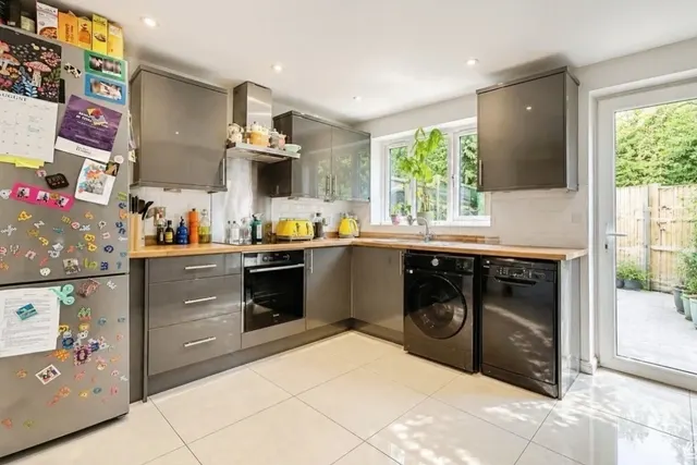 Photo 2 — Westcotts Green, Warfield, Bracknell, Berkshire, RG42 3SG
