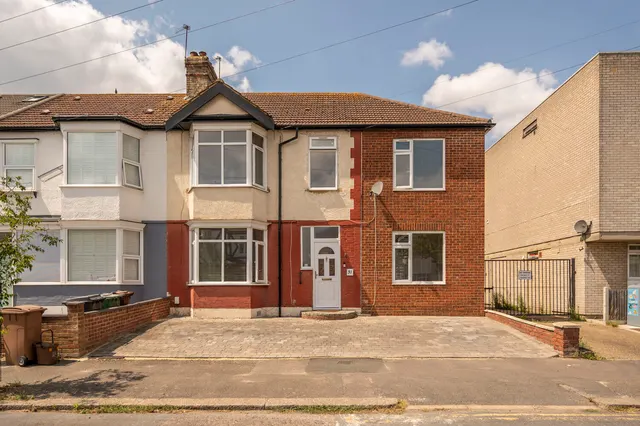 London, E17, photo 1