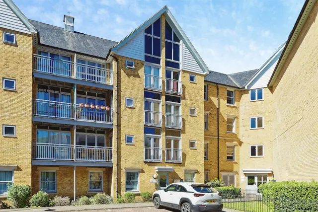 Bingley Court, Canterbury, photo 1