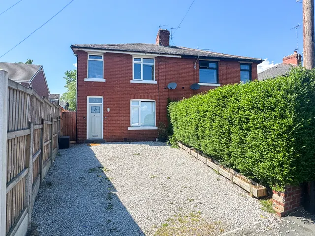 Moyse Avenue, Walshaw, BL8, photo 1