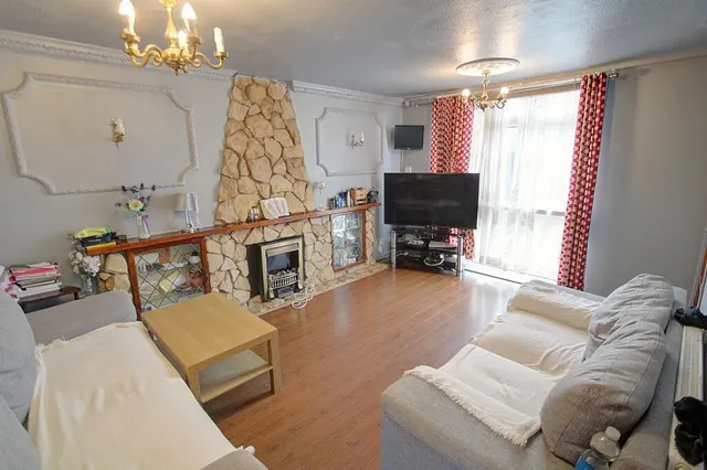 Sarah Gardens, Walsall, WS5, photo 2