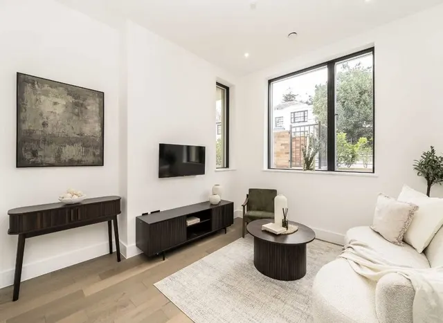 Beulah Hill, Streatham, SE19, photo 1