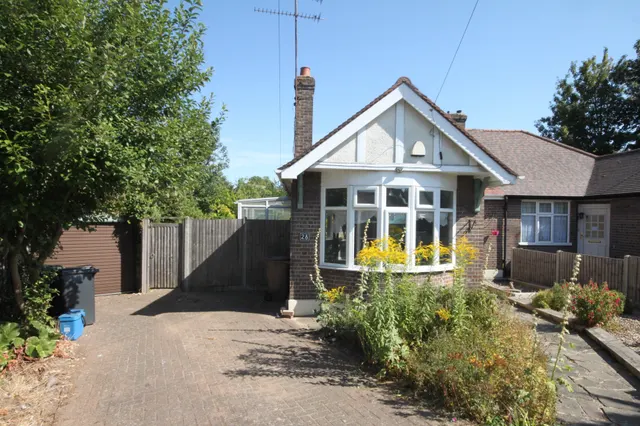 Humberstone Close, Challney, LU4, photo 1