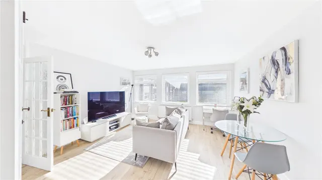 Mowbray Road, London, SE19, photo 2