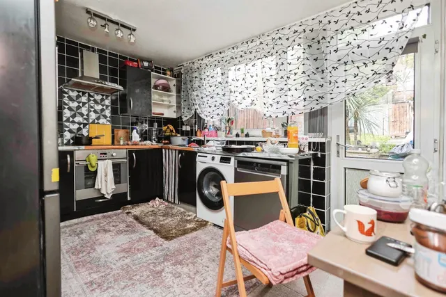 Simmons Drive, Quinton, B32, photo 1