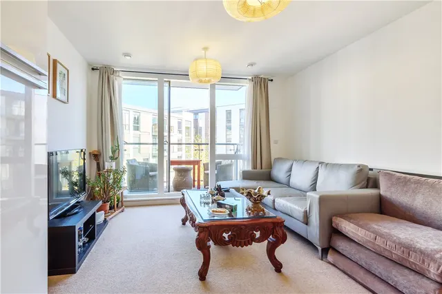 Ealing Road, Brentford, TW8, photo 3