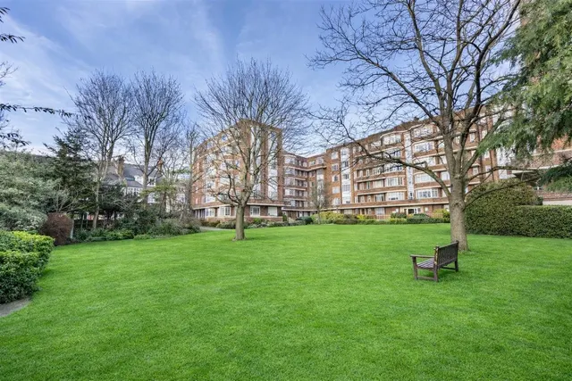 Photo 3 — Belsize Avenue, London NW3 4BJ