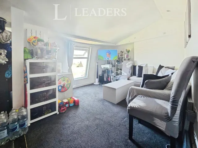 Kingston Crescent, Portsmouth, PO2, photo 3