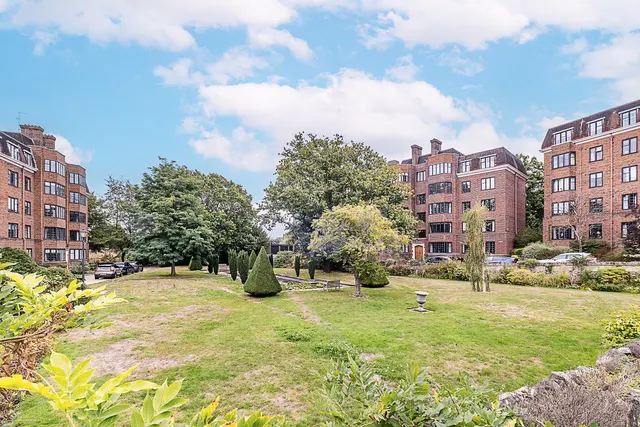 Manor Fields, London, SW15, photo 2
