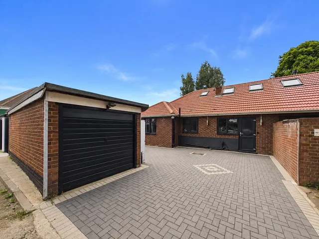 Ferrers Avenue, West Drayton, UB7, photo 2