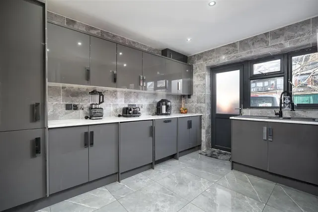 Ferrers Avenue, West Drayton, UB7, photo 3