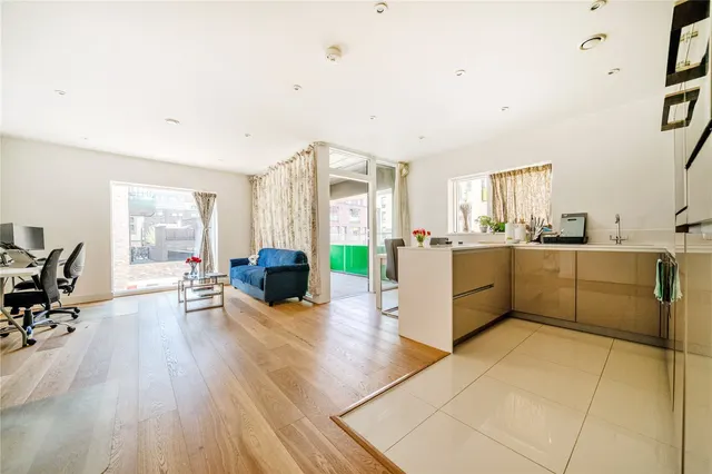 Peartree Way, SE10, photo 1