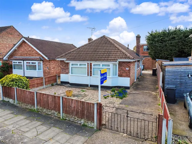 Charles Avenue, Chilwell, NG9, photo 1