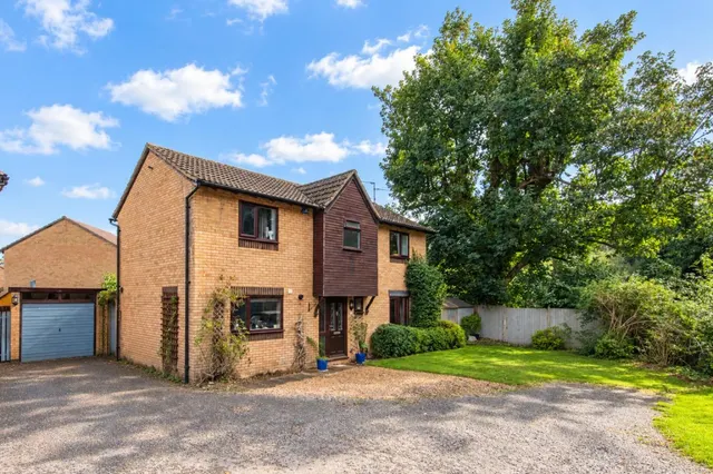 Walsingham Avenue, Kettering, photo 1