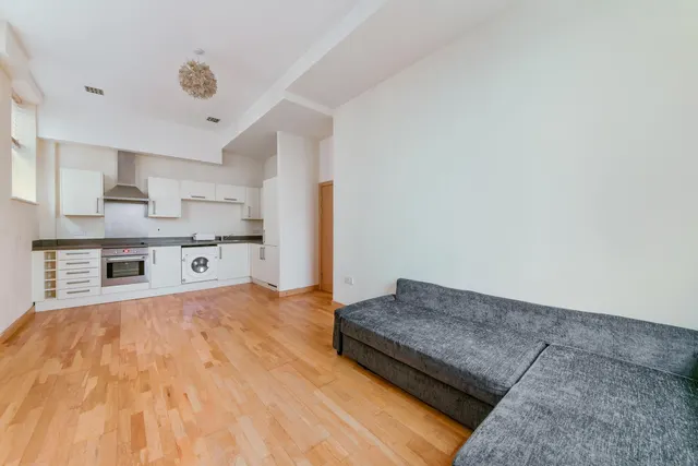 Academy Court, London, RM8, photo 3
