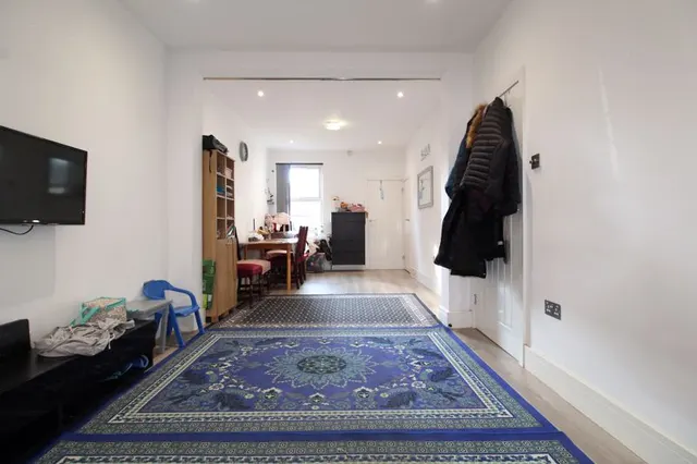 Photo 2 — Hampton Road, Luton LU4 8AP