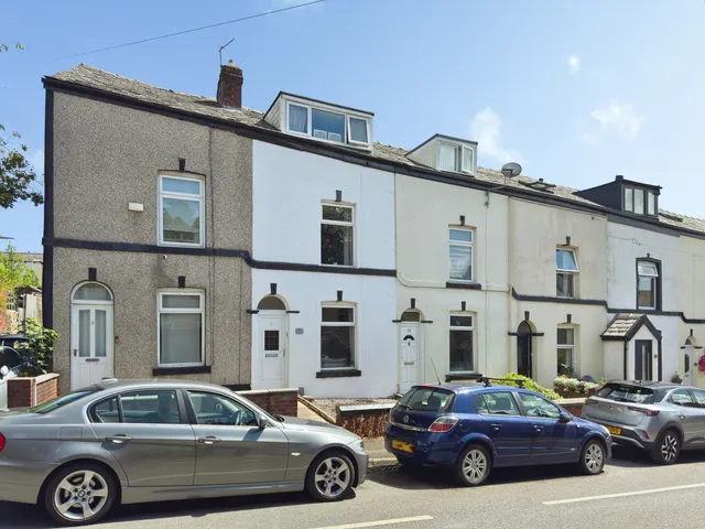 Hough Lane, Bromley Cross, Bolton, BL7, photo 1