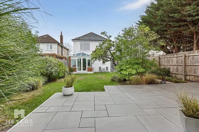 Southwick Road, Bournemouth, BH6, photo 2