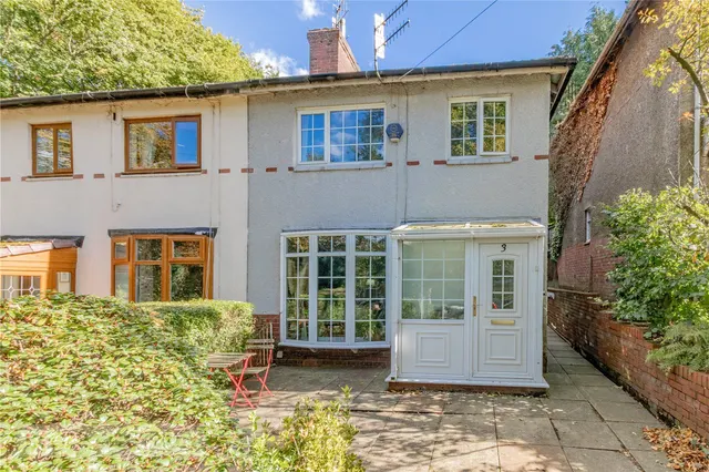 Grove Road, Uppermill, OL3, photo 1