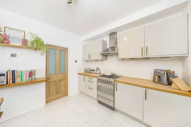 Aslett Street, SW18, photo 2
