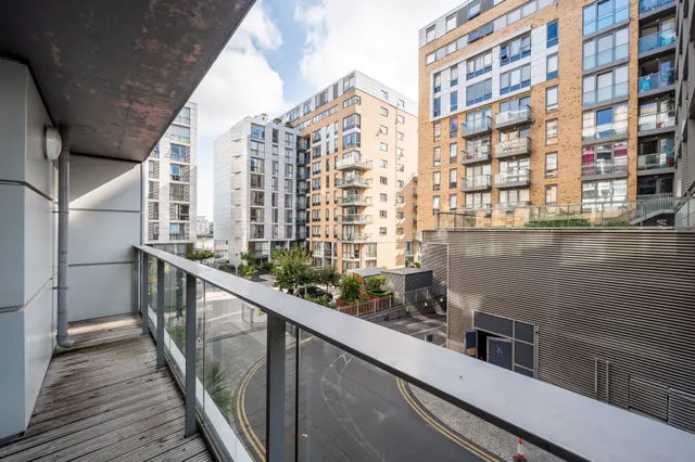 Photo 2 — 10 Empire Reach, 4 Dowells Street, London