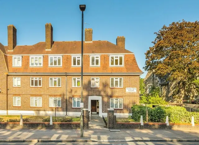 Garratt Lane, Tooting, SW17, photo 1