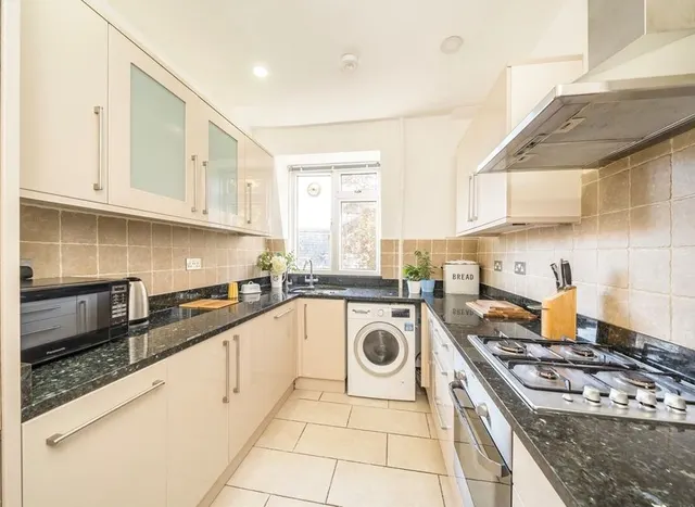 Garratt Lane, Tooting, SW17, photo 3
