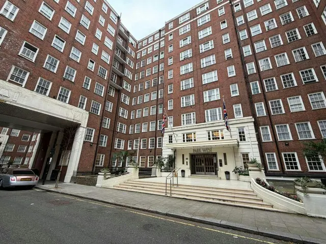 Edgware Road, Park West Edgware Road, W2, photo 1
