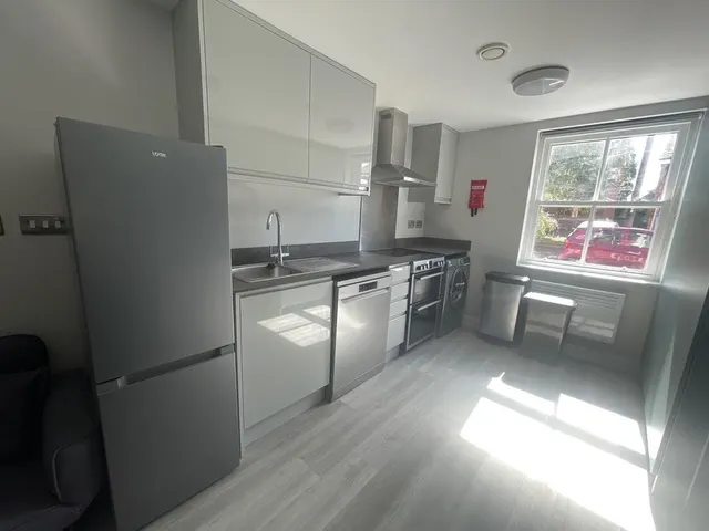 Warwick Road, Kenilworth, photo 2
