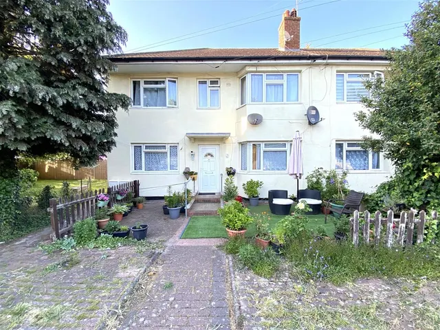 Rostrevor Gardens, Southall, photo 1
