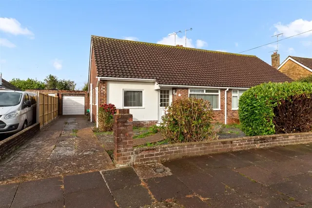 Cuckfield Crescent, Worthing, photo 1
