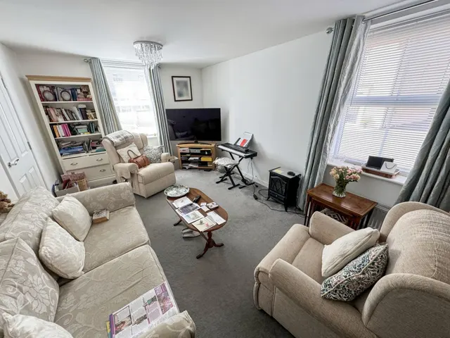 Photo 3 — Cheviot Road, Westbury