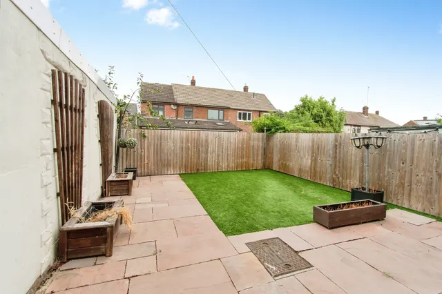 Photo 2 — Cleveland Avenue, Knottingley