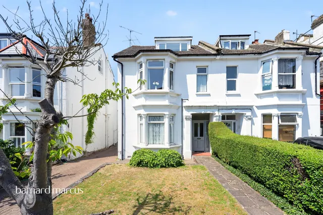 Cedar Road, Sutton, photo 1