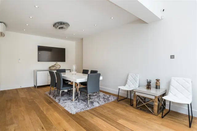 Bowes Road, Acton, W3, photo 3