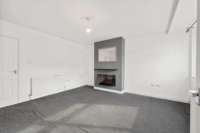 Photo 2 — Crosby Avenue, Warrington, Warrington, WA5 0DQ