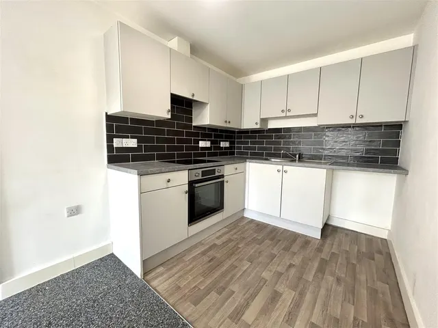 Eastwood Road, Rayleigh, photo 3