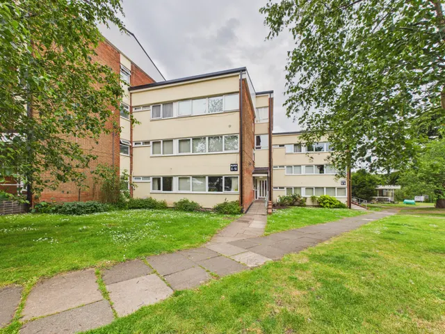 The Green, Hartshill, CV10, photo 1