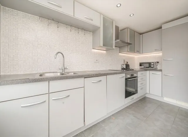 Photo 3 — Heathcroft, Ealing, W5