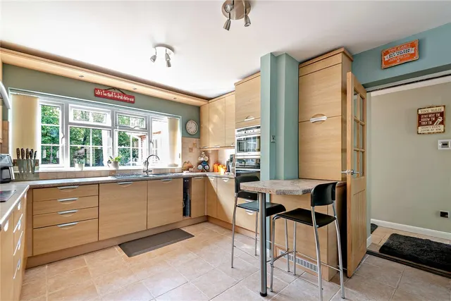 Ashford Hill Road, Headley, RG19, photo 2