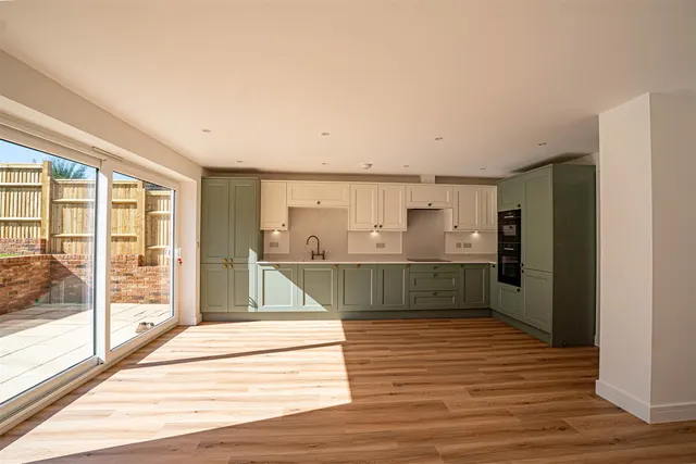 Maplehurst Close, St. Leonards-On-Sea, photo 3