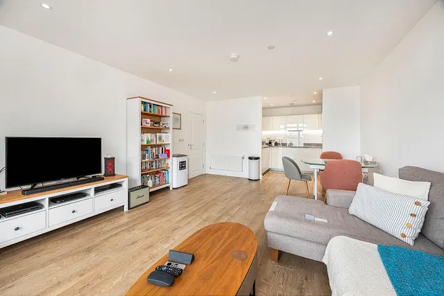 Photo 2 — 8 Madeira Street, London, E14 6TR