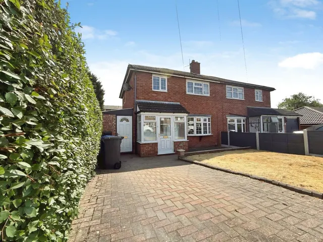 Milton Avenue, Tamworth, B79, photo 1