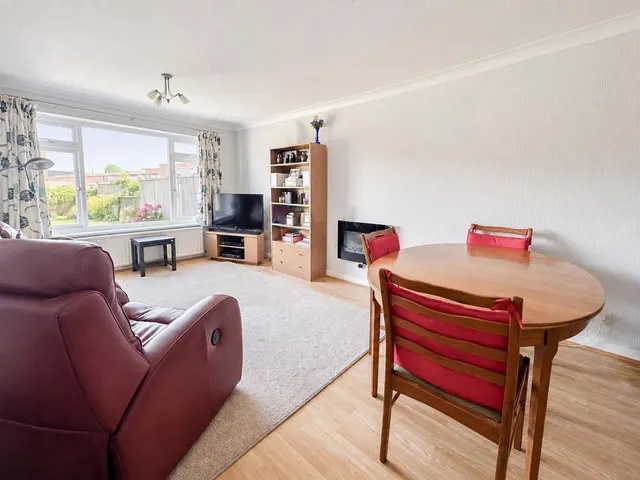 Ridgewood Gardens, Bexhill-On-Sea, TN40, photo 2