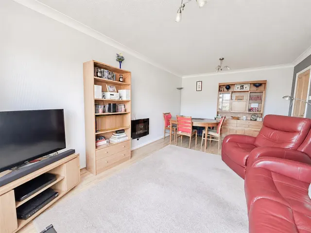 Ridgewood Gardens, Bexhill-On-Sea, TN40, photo 3